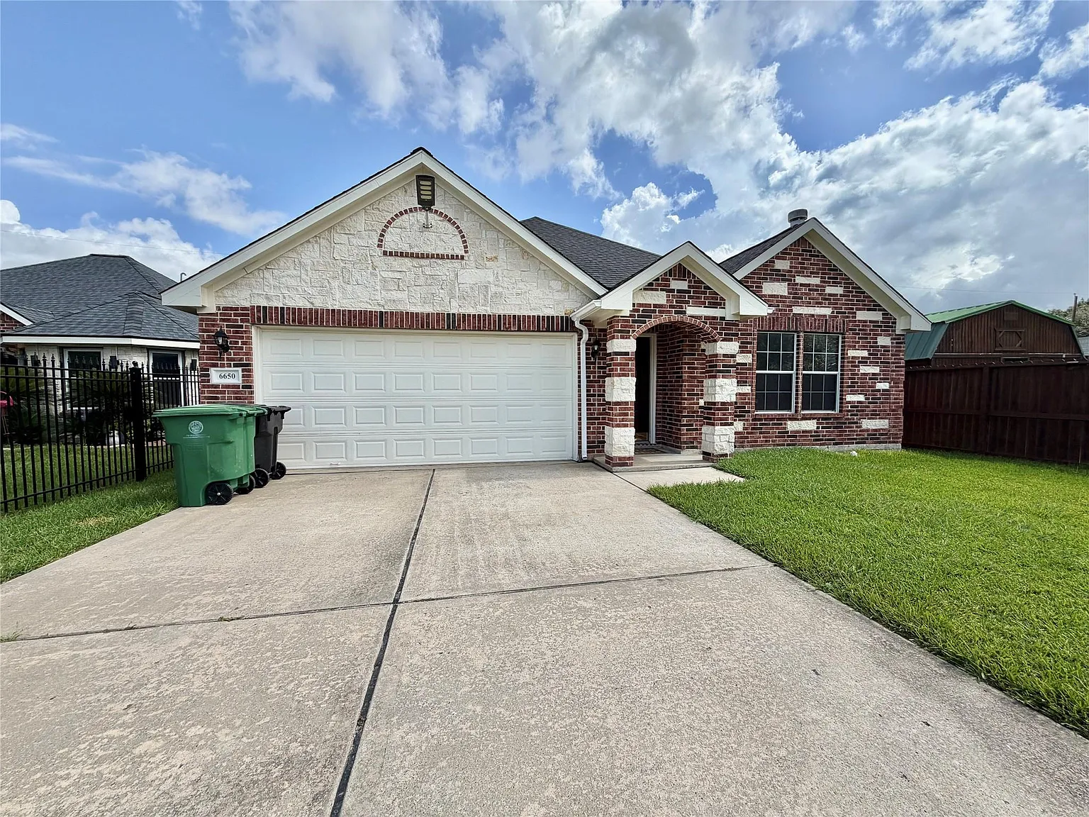 3 bed, 2.0 bath, 1710 sqft, $2,200 — Photo 3