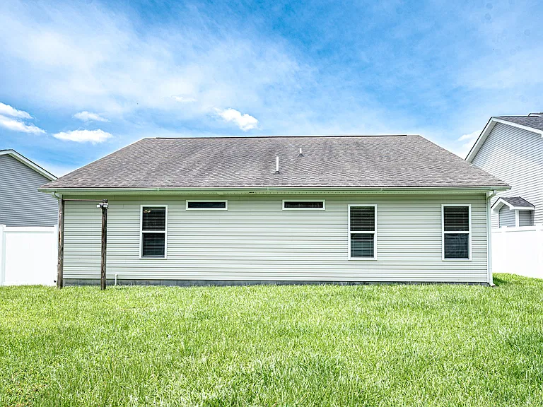 312 Hawks Bluff Dr — Photo 4