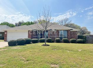 233 Wellington Trl, Weatherford, TX 76085
