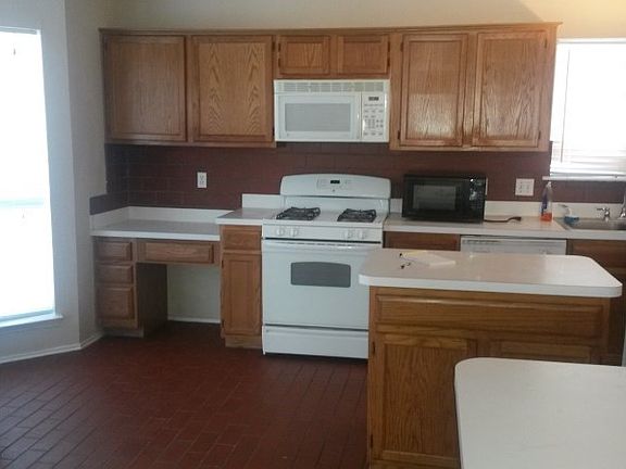 5th image of 215 Wolfe St