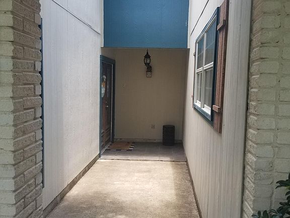 3rd image of 911 Merriman Ct