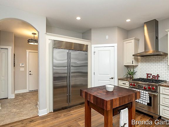 4th image of 5077 Russell St NE