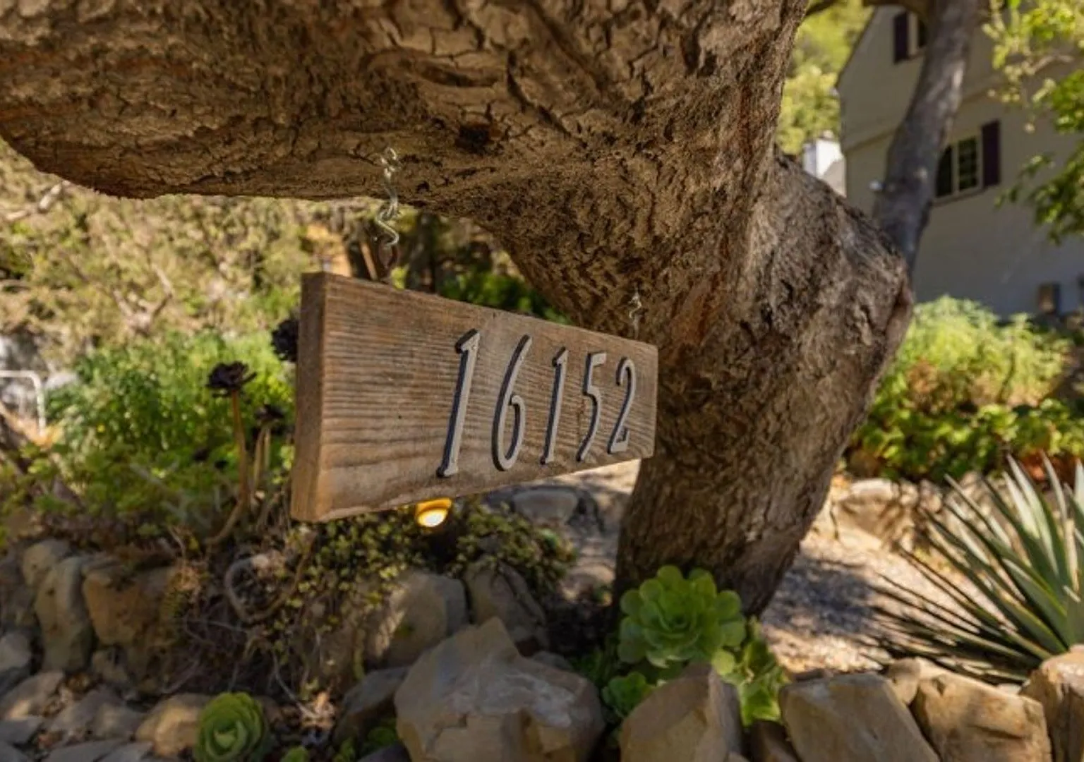 3+3 Charming Historic 1926 Cottage in the Hills of Ojai — Photo 4