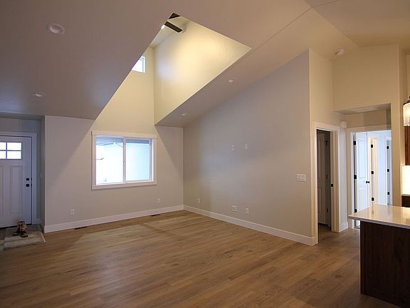 2nd image of 468 Laramie Dr