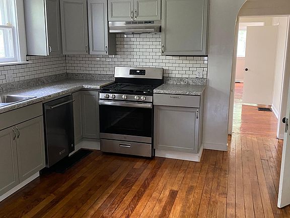 2nd image of 861 9th St NW