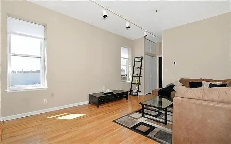 533 Monroe St #5A — Photo 3
