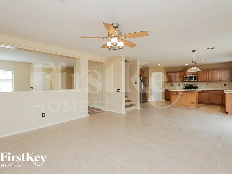 1730 E Maddison Cir — Photo 5