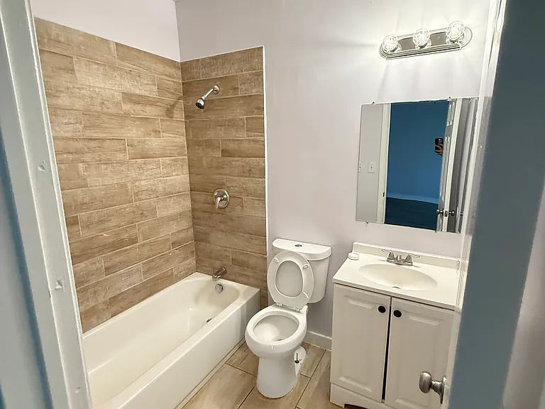 1911 E Maddox Ave #B — Photo 2