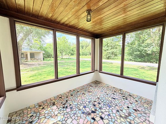 3rd image of 2046 Finley Ave