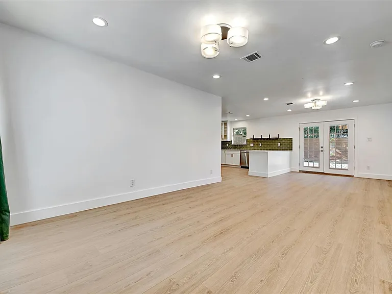 2604 Berkett Dr — Photo 5