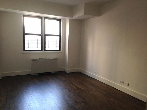 5th image of 220 E 65th St Ph C