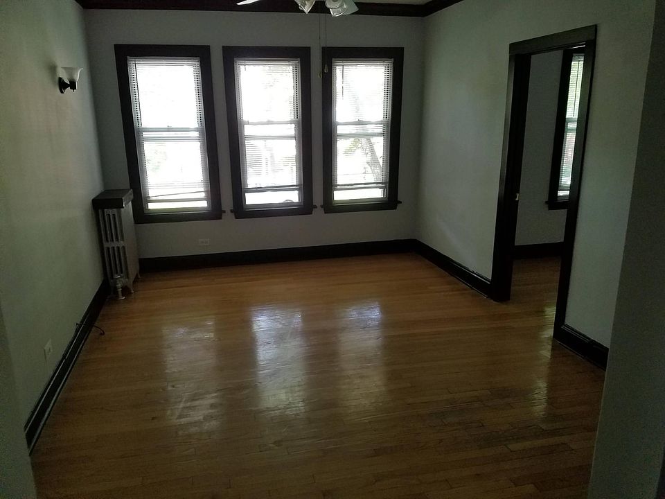 2nd image of 4939 N Whipple St APT 3W