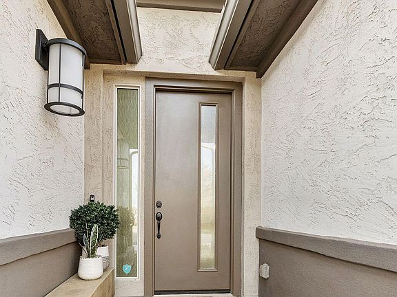 4th image of 1333 W CREOSOTE Drive