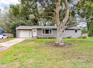 1615 Woodlawn Ave, Holland, MI