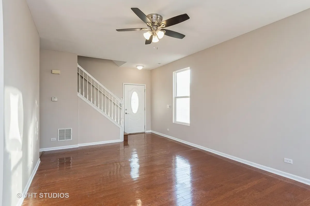Building Photo - 4020 Blackstone Dr
