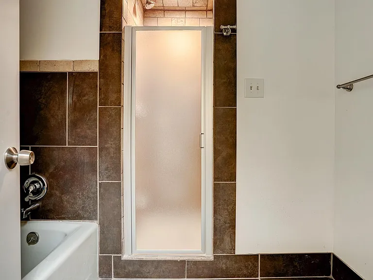 5203 Braesvalley Dr — Photo 17