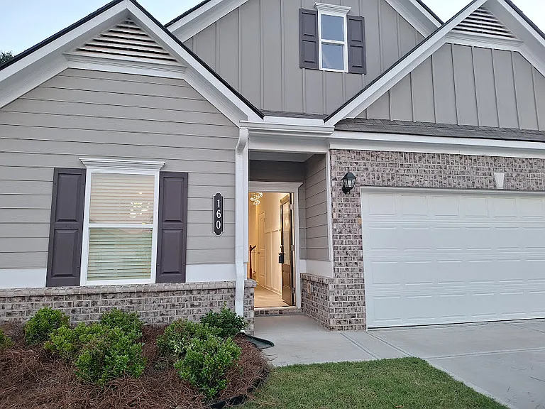 160 Marion Dr — Photo 5