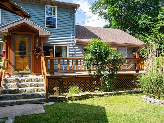 4th image of 18 Buckingham Dr