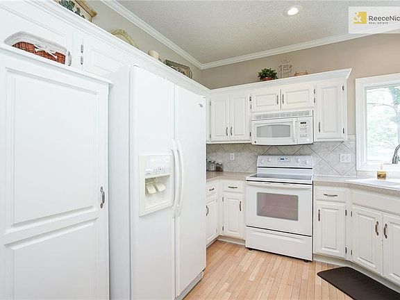 ALL Kitchen Appliances Stay!