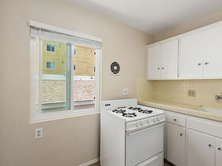 3525 Reynard Way — Photo 7