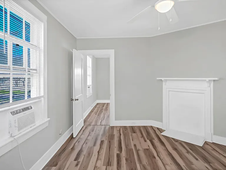 203 Augusta St — Photo 24