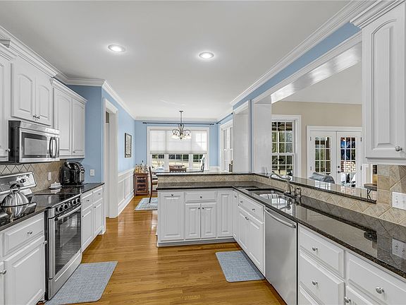 4th image of 107 Birch Meadow Dr