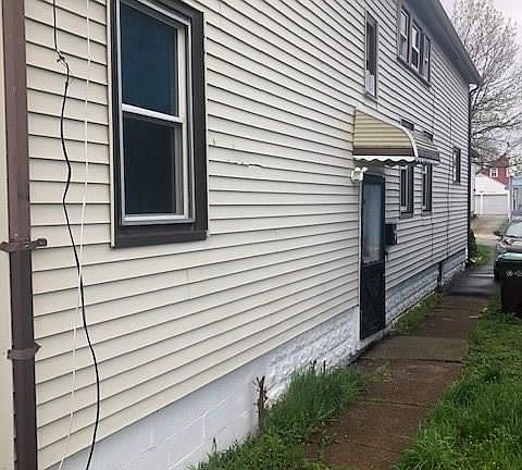 3rd image of 114 Jackson Ave