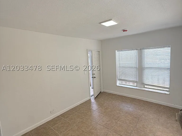 1612 Harrison St #5 — Photo 2