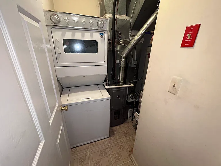 1076 Cambridge Ct — Photo 11