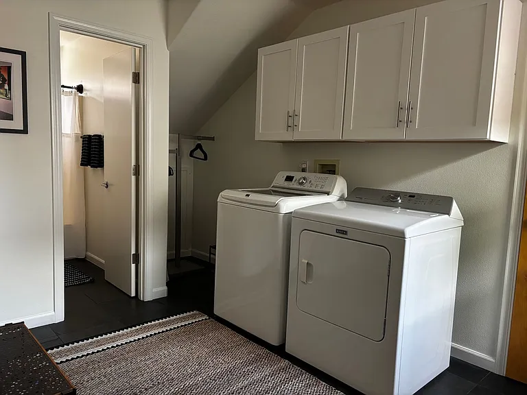139 NW Broadway St — Photo 23