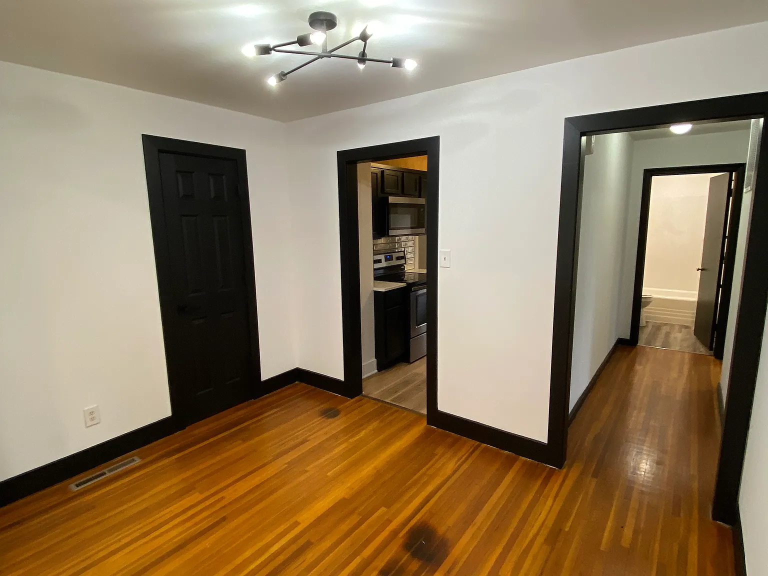 2 bed, 1800 sqft, $1,250 — Photo 4