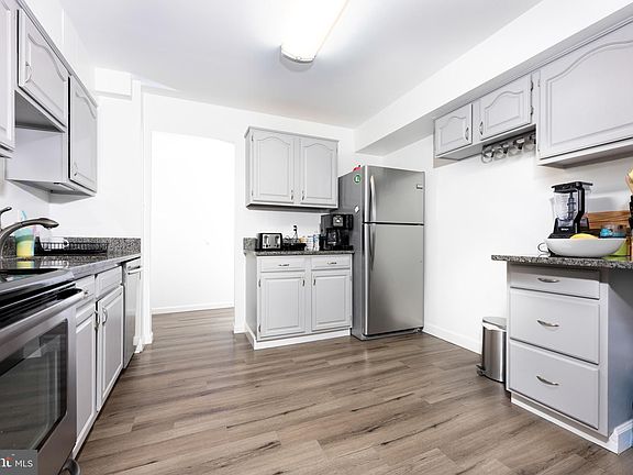 4th image of 11319 Commonwealth Dr APT T2