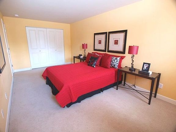 4th image of 5630 Pershing Ave #27