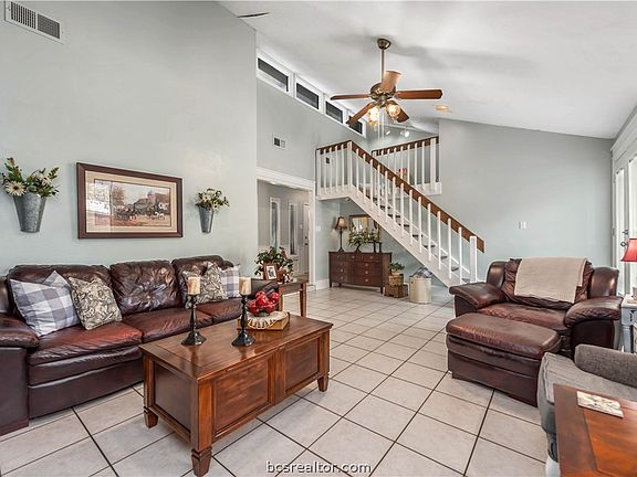 5th image of 2716 Wilderness Dr N