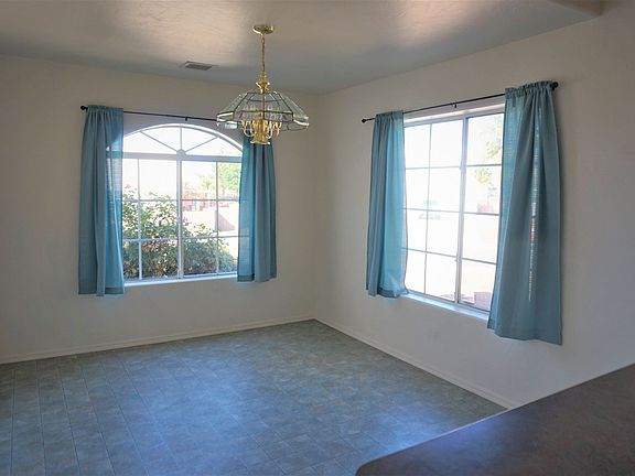 5th image of 1462 Skyline Ave