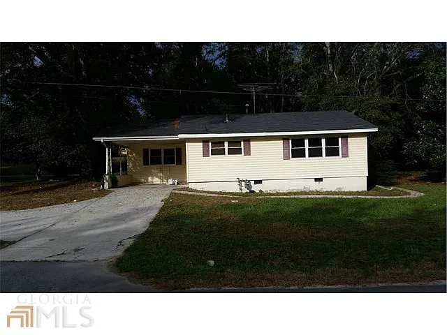 3243 N Highway 81 photo 1
