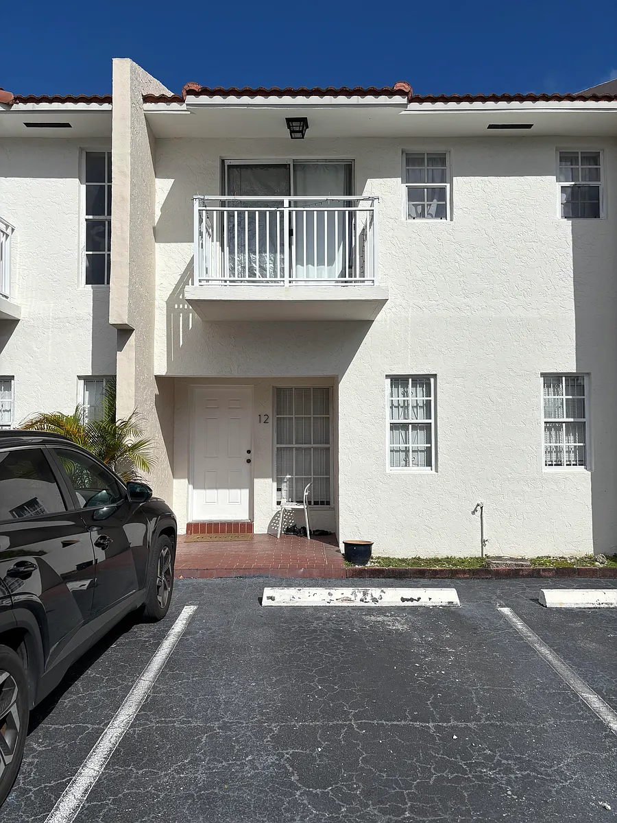 Building Photo - 2050 NE 140th St