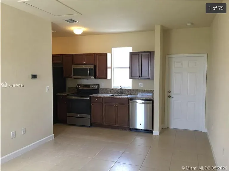 9520 SW 171st Ct — Photo 3