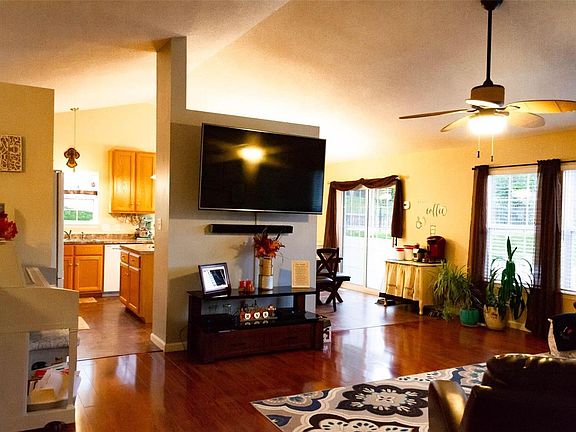 Open Floor plan, perfect for entertaining