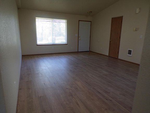 4th image of 51 E Pine Park Ln