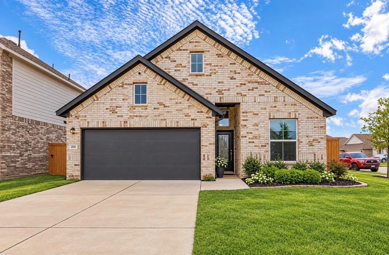 4 bed, 2.0 bath, 2131 sqft, $2,450 — Photo 2