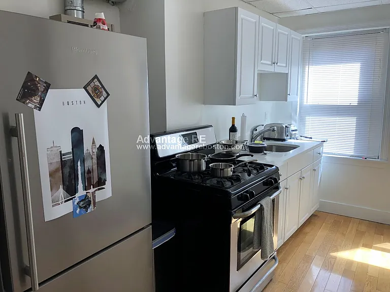 10 Wiget St #8 — Photo 4