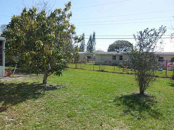 3rd image of 1357 Hollywood Dr