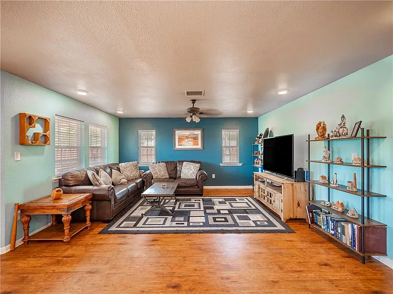 691 Tamarack Dr — Photo 8