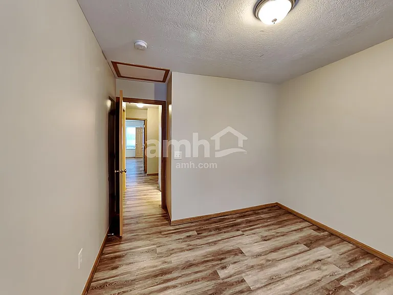 353 W Hunters Dr — Photo 18