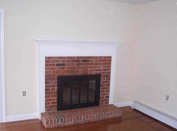 4th image of 19 Fontana St