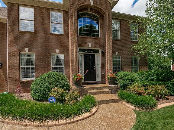 3rd image of 2105 Carolina Ln