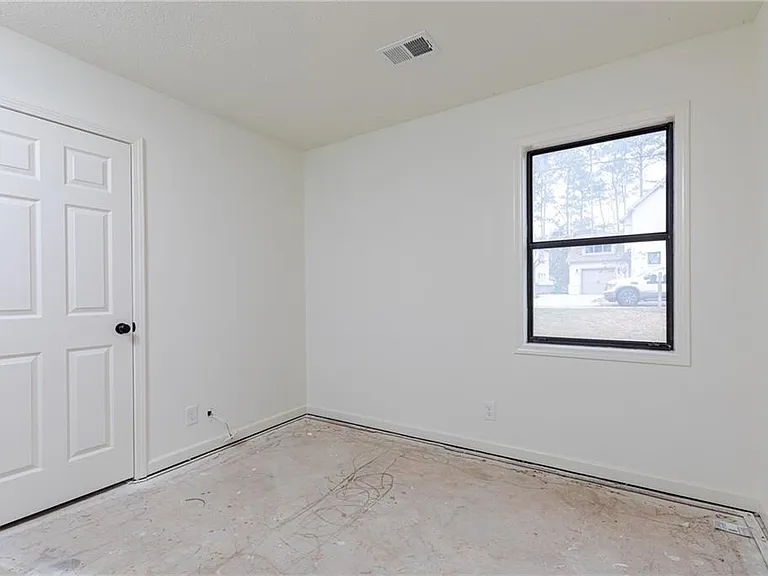1601 Walker St SE #B — Photo 14