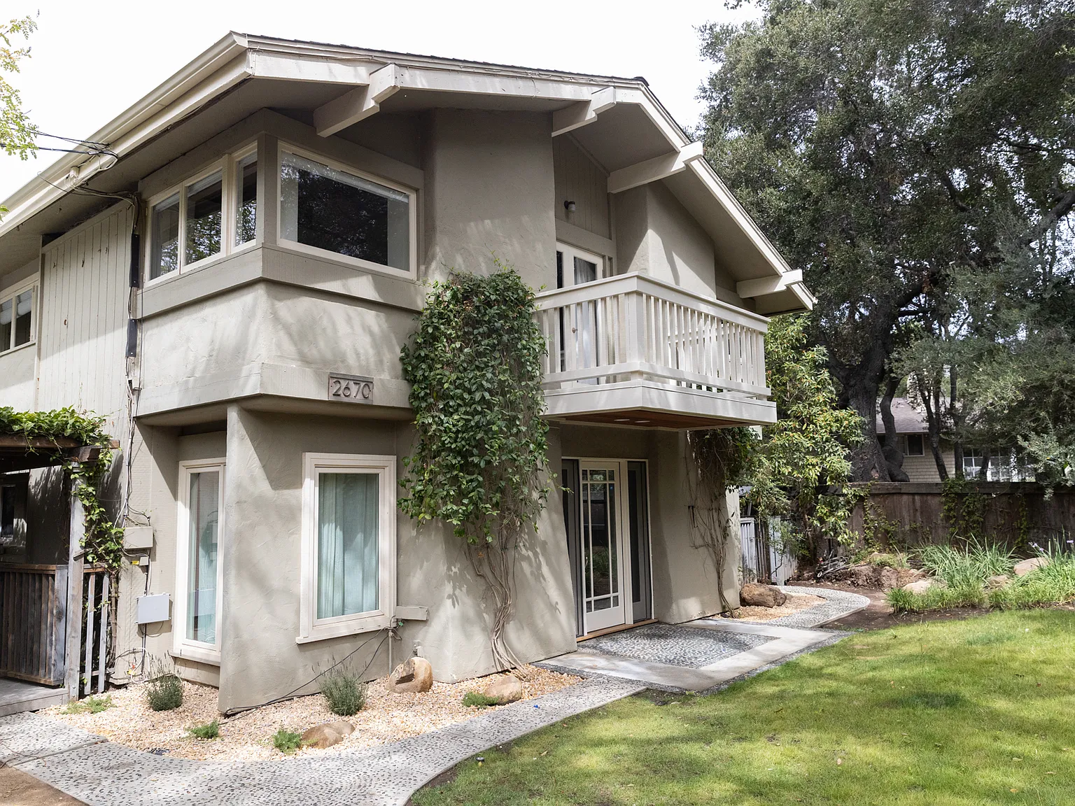 5 bed, 2109 sqft, $7,600 — Photo 2