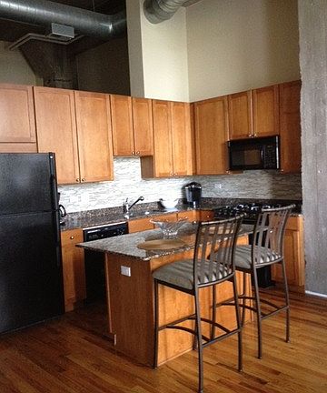 2nd image of 758 N Larrabee St APT 207